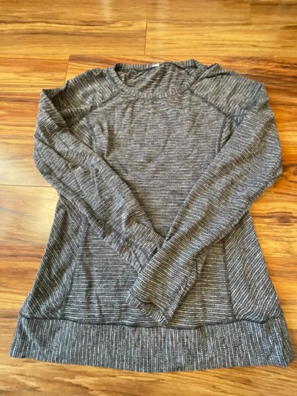 Lululemon Women's Long Sleeve Pullover Top, Black Gray, Size 10